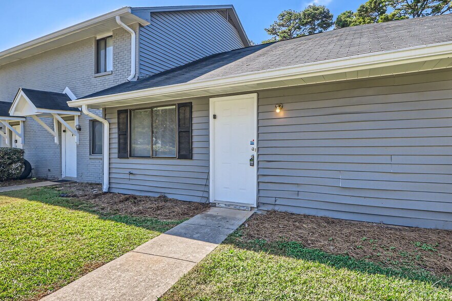 2638 Fieldstone View Ln SE, Conyers, GA à vendre - Photo de l’immeuble – Image 2 sur 32