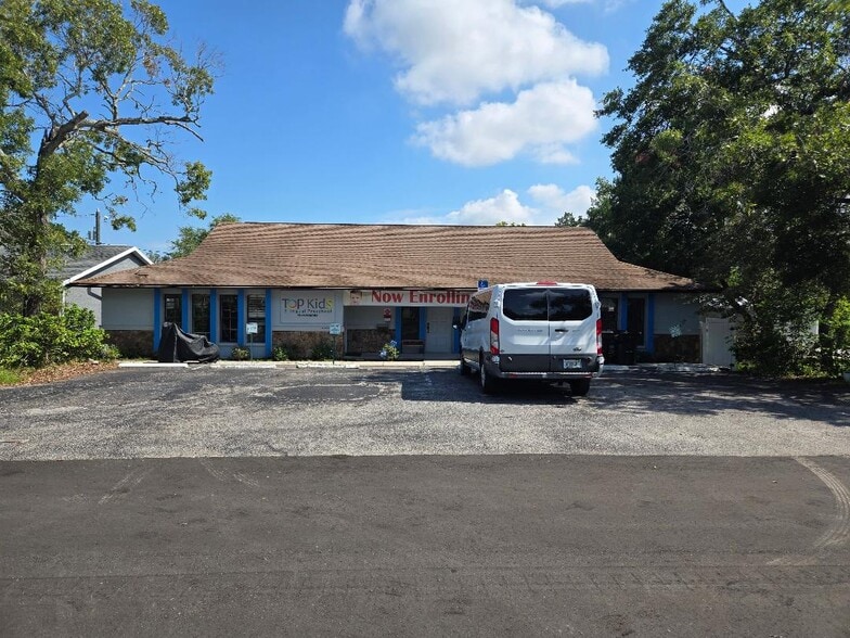 6115 Central Ave, New Port Richey, FL à vendre - Photo principale – Image 1 sur 3