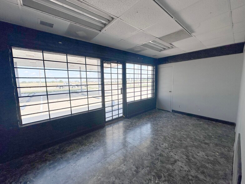 3801 S Seneca St, Wichita, KS à louer - Photo intérieure – Image 3 sur 6