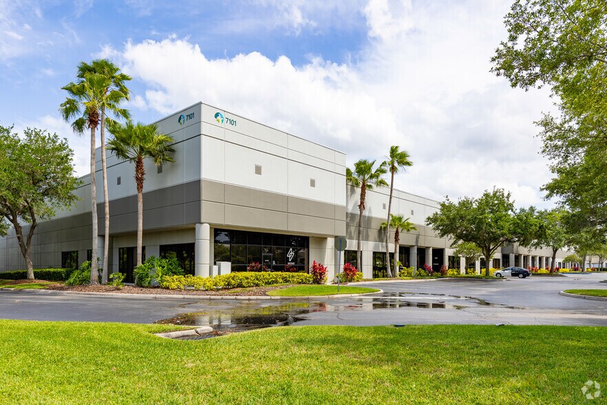 7022 Tpc Dr, Orlando, FL à louer - Photo de l’immeuble – Image 2 sur 4