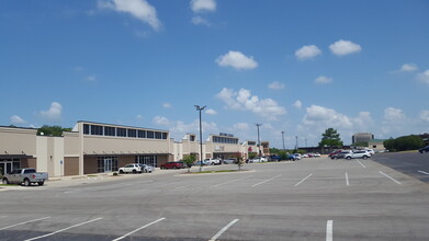 1421 S Beckham Ave, Tyler, TX à louer Photo de l’immeuble– Image 2 sur 5