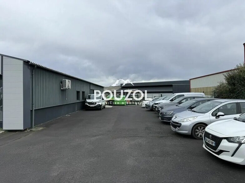 Local d’activités dans La Roche-Blanche à louer - Photo de l’immeuble – Image 2 sur 12