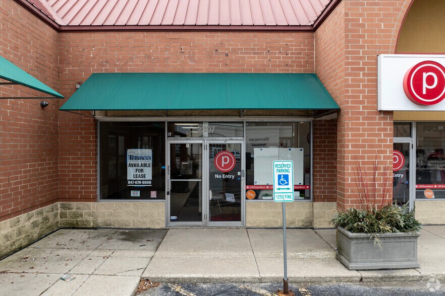 2301-2323 W Lawrence Ave, Chicago, IL à louer - Photo de l’immeuble – Image 3 sur 5