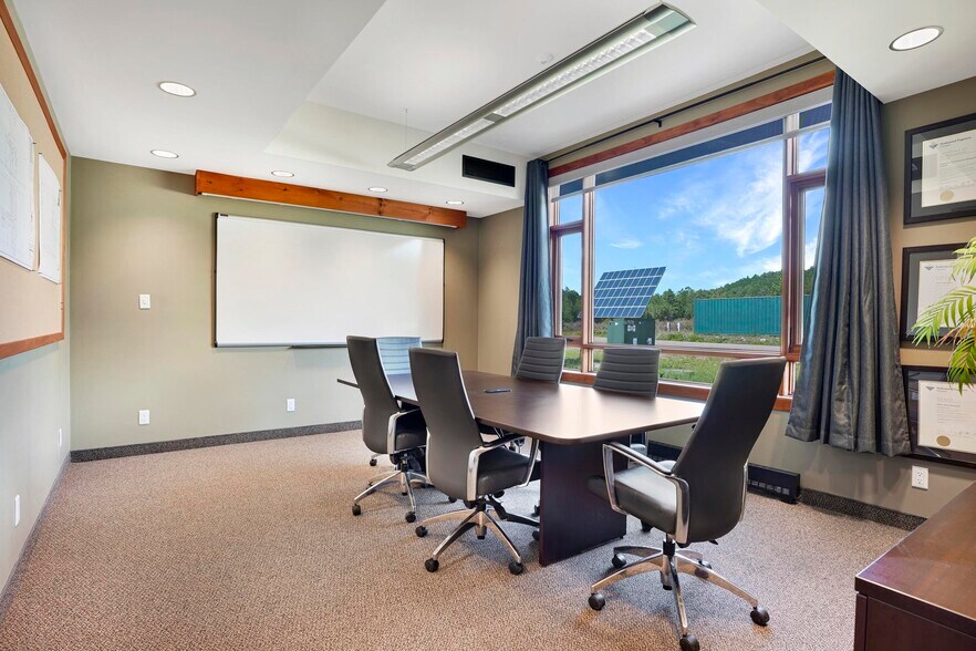 13 Commerce Crt, Bancroft, ON à vendre - Photo de l’immeuble – Image 3 sur 11