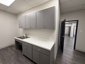 1925-1939 N Great Southwest Pky, Grand Prairie, TX à louer Photo intérieure– Image 2 sur 2