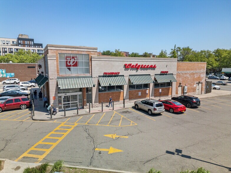 7315 Kissena Blvd, Flushing, NY à vendre - Photo de l’immeuble – Image 2 sur 7