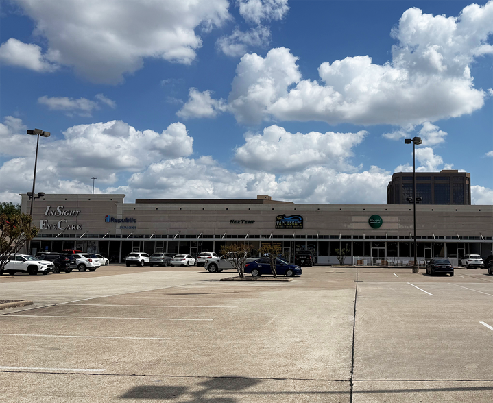 13167 Northwest Fwy, Houston, TX à louer - Photo de l’immeuble – Image 2 sur 9