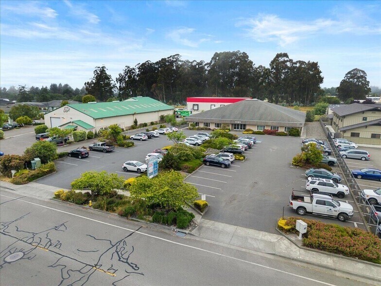 1585 Heartwood Dr, Mckinleyville, CA à vendre - Photo de l’immeuble – Image 3 sur 5
