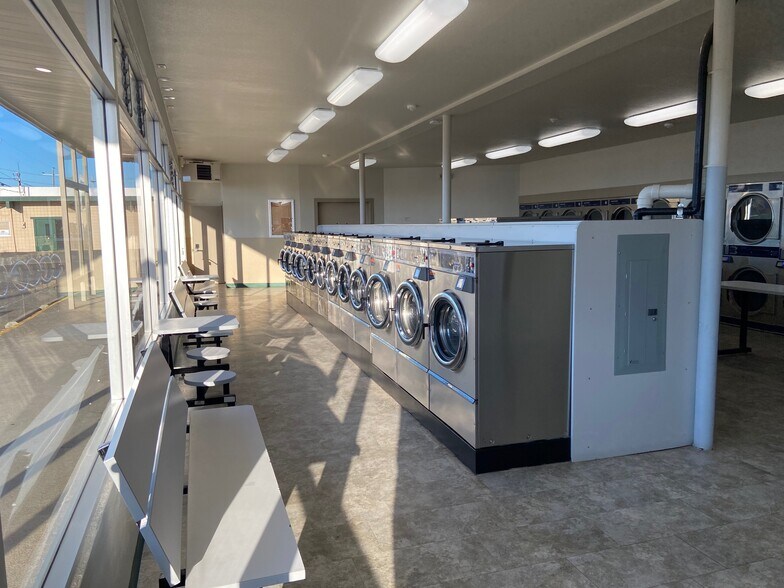 1921 Virginia Ave, North Bend, OR à vendre - Photo de l’immeuble – Image 3 sur 12