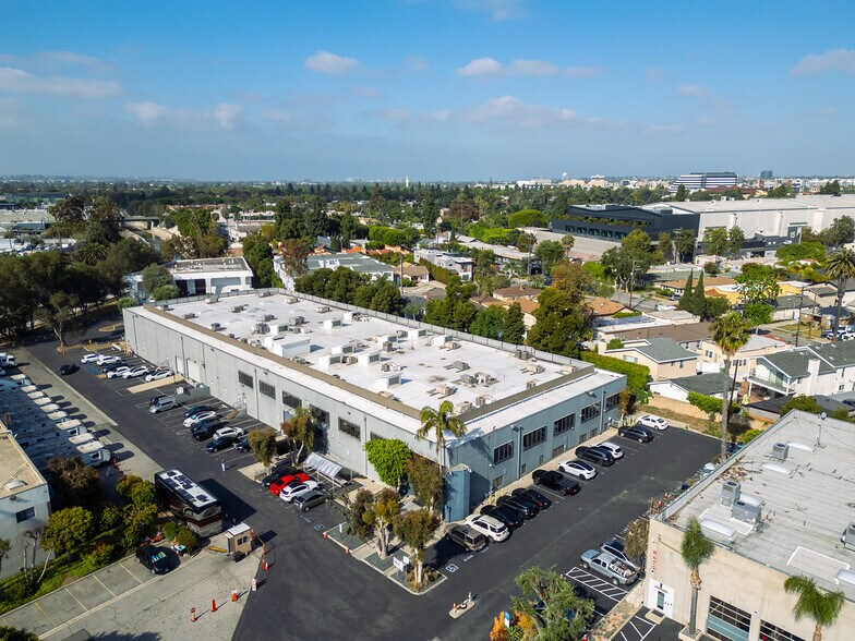 8680 Hayden Pl, Culver City, CA à louer - Photo de l’immeuble – Image 1 sur 1