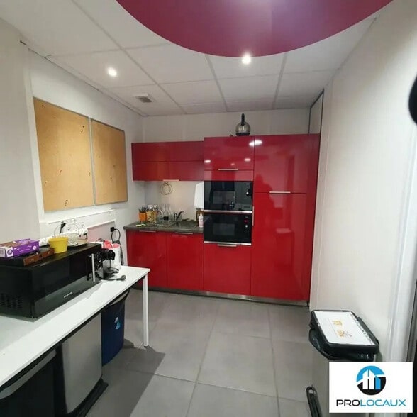 Bureau dans Voiron à louer - Photo de l’immeuble – Image 2 sur 12