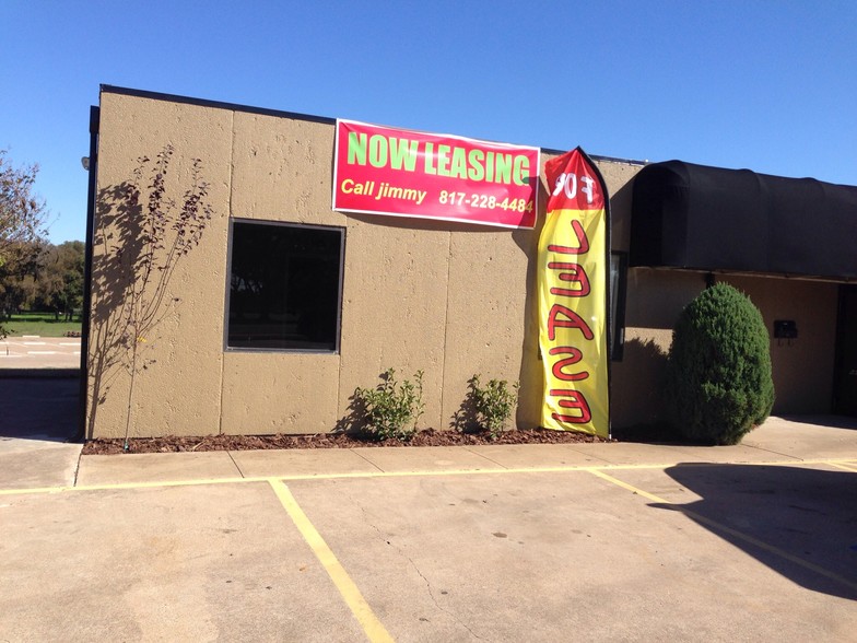 100 N Walnut Creek Dr, Mansfield, TX à louer - Photo de l’immeuble – Image 2 sur 14