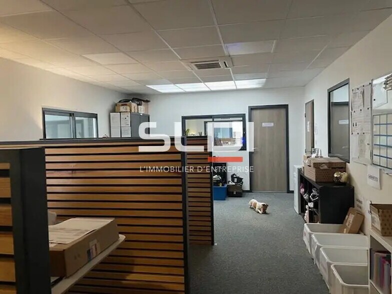 Local d’activités dans Décines-Charpieu à louer - Photo intérieure – Image 3 sur 14