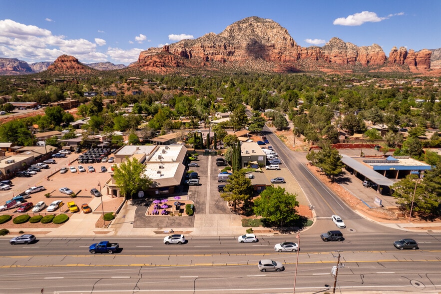 2710 W Az-89-alt, Sedona, AZ à louer - Photo de l’immeuble – Image 2 sur 3