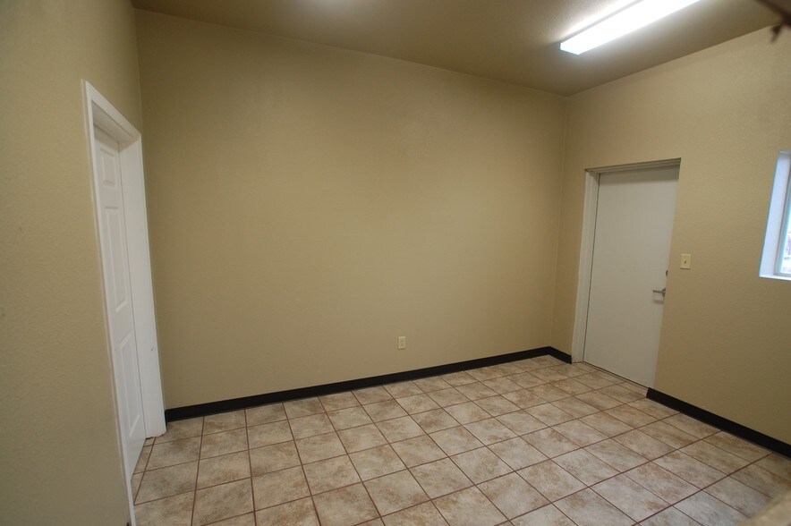 12401 University Ave, Lubbock, TX à louer - Photo intérieure – Image 2 sur 11