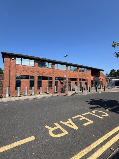 5 Cecil Park, Pinner à louer Photo principale– Image 1 sur 3