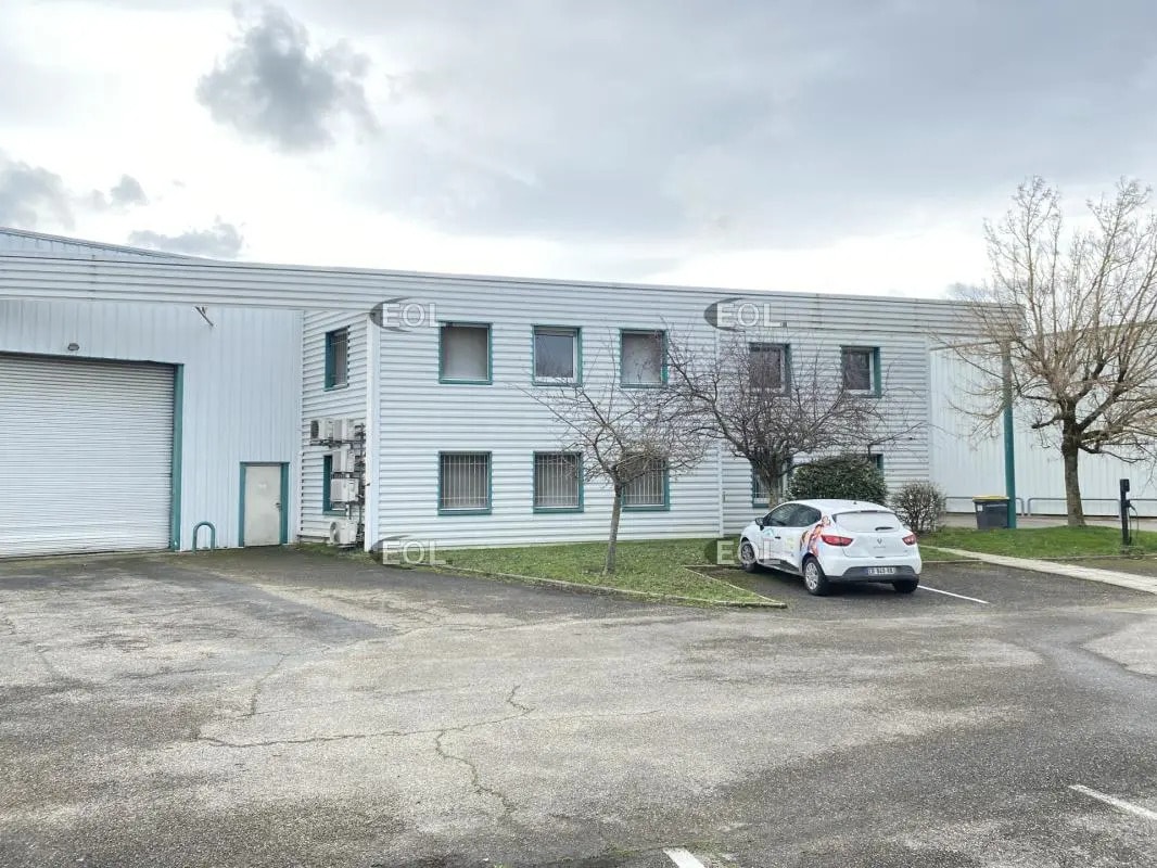 Bureau dans Toussieu à louer Photo de l’immeuble– Image 1 sur 11