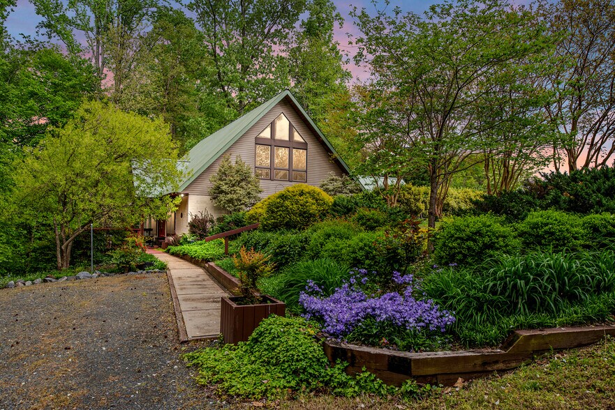 8215 Oak Crest Dr, King George, VA à vendre - Photo de l’immeuble – Image 3 sur 29