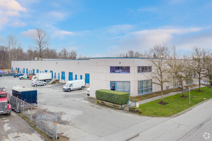 3060 Norland Ave, Burnaby, BC à louer - Photo de l’immeuble – Image 3 sur 9
