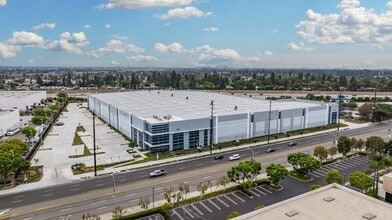 2872 E La Palma Ave, Anaheim, CA à louer Photo intérieure– Image 1 sur 4