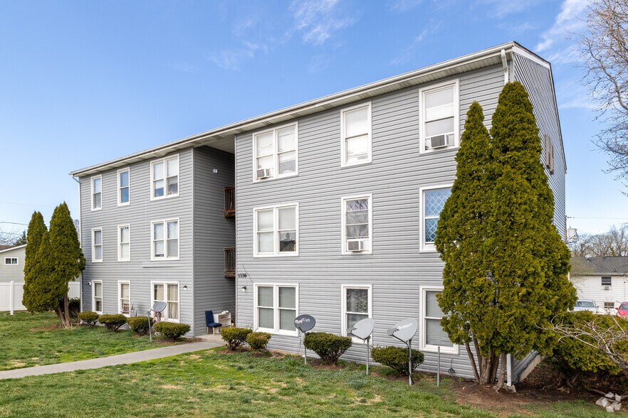 1016 Woodstock Ln, Winchester, VA à vendre - Photo principale – Image 1 sur 8