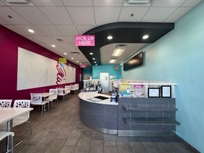 705 N Virginia St, Reno, NV à louer Photo intérieure– Image 1 sur 6