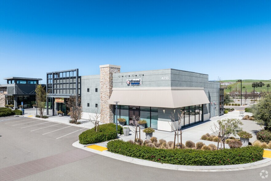 4713-4719 Livermore Outlets Dr, Livermore, CA à vendre - Photo de l’immeuble – Image 1 sur 4