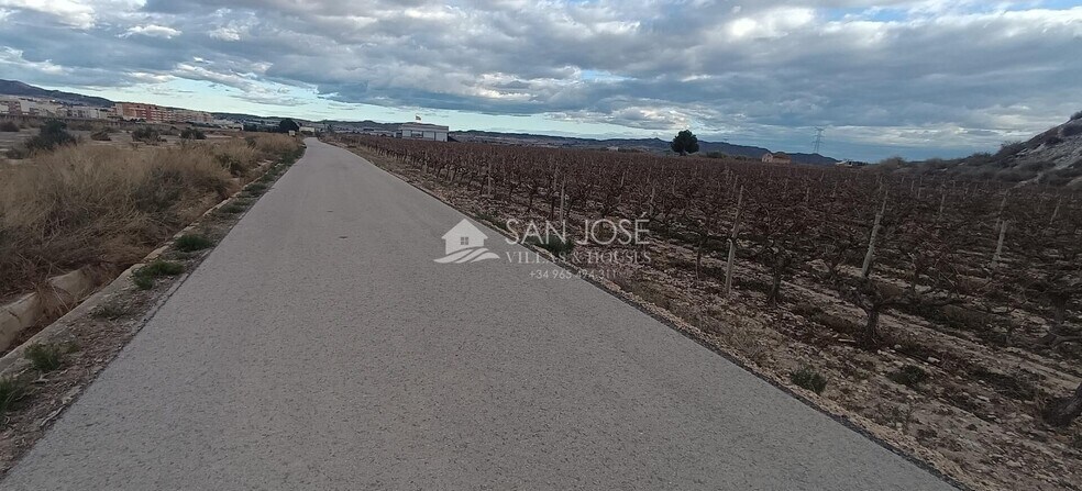 Terrain dans Monforte del Cid, Alicante à vendre - Photo principale – Image 1 sur 8