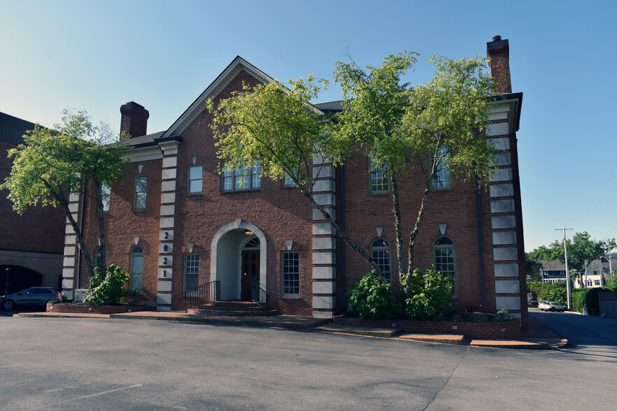 2021 Richard Jones Rd, Nashville, TN à louer - Photo de l’immeuble – Image 1 sur 3