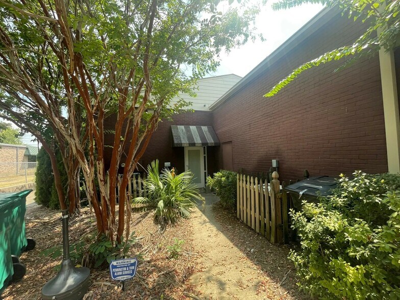 151 E Center St, Canton, MS à vendre - Photo de l’immeuble – Image 3 sur 6