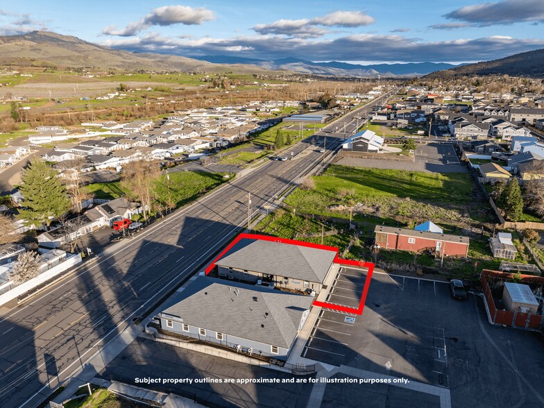 296 S Pacific Hwy, Talent, OR à vendre - Photo de l’immeuble – Image 3 sur 54