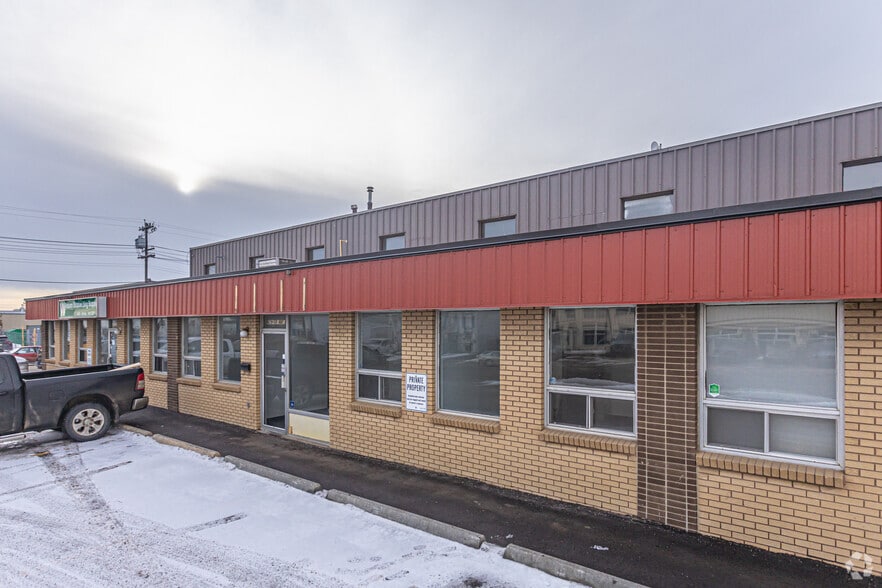 9433 58 Av NW, Edmonton, AB à louer - Photo principale – Image 1 sur 6