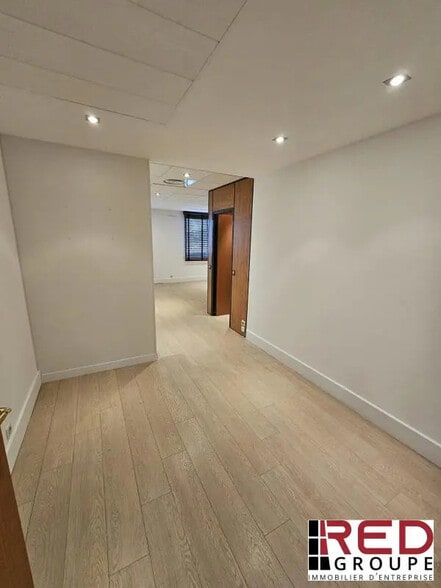 120 Avenue Napoléon Bonaparte, Aix-en-Provence à louer - Photo de l’immeuble – Image 3 sur 7