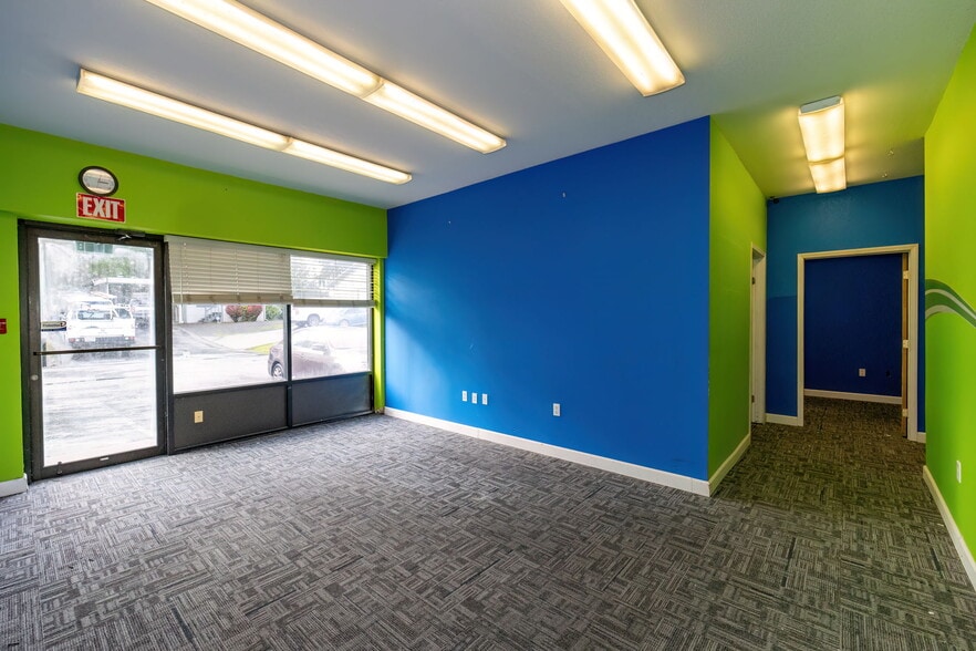 5800 W Werner Rd, Bremerton, WA à louer - Hall d’entrée – Image 3 sur 14