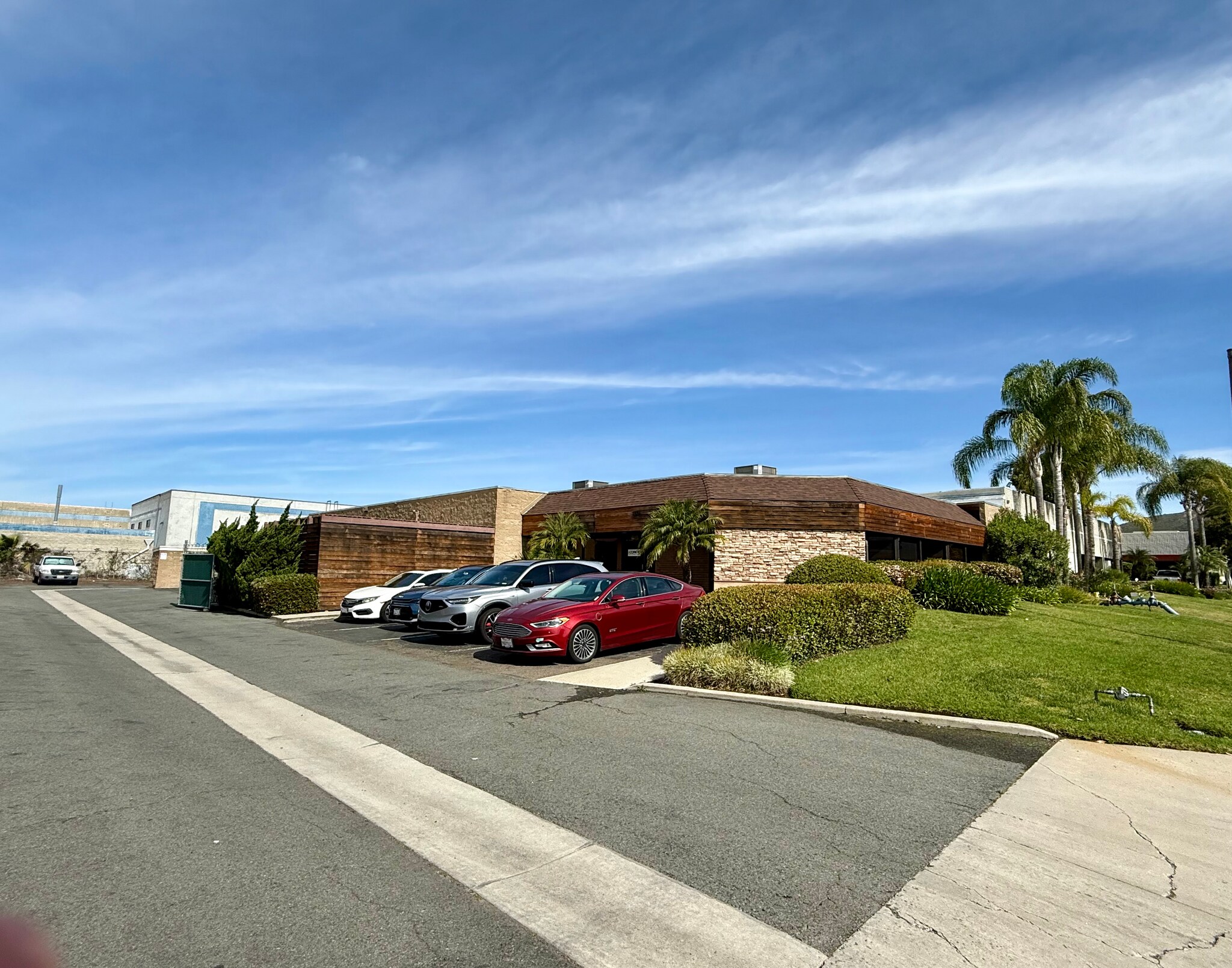 150 Vallecitos de Oro, San Marcos, CA à louer Photo de l’immeuble– Image 1 sur 4