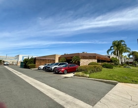 150 Vallecitos de Oro, San Marcos, CA à louer Photo de l’immeuble– Image 1 sur 4