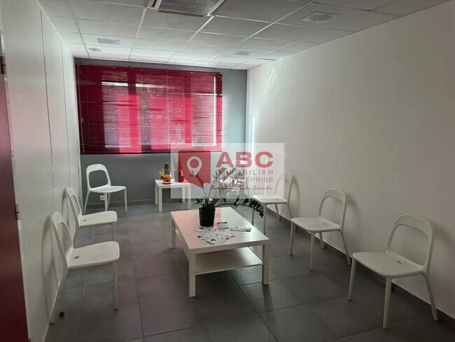 Plus de détails pour Bureau à louer