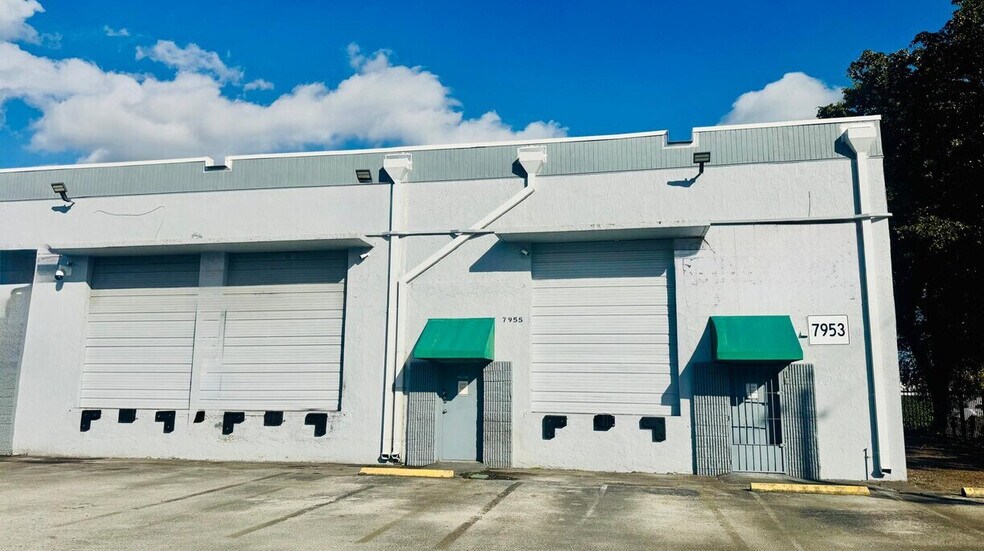 7953-7967 NW 64th St, Miami, FL à vendre - Photo de l’immeuble – Image 3 sur 8