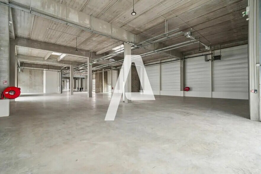 Local d’activités dans Vitry-sur-Seine à louer - Photo de l’immeuble – Image 2 sur 5