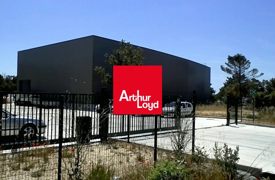 Industriel/Logistique dans Signes à vendre - Photo de l’immeuble – Image 1 sur 6