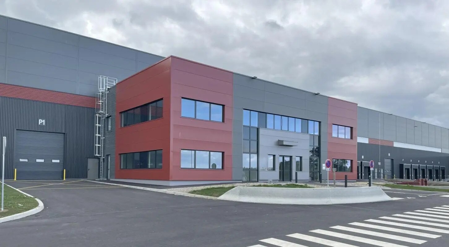 Industriel/Logistique dans SAINT-LÉGER-DES-BOIS à louer Photo de l’immeuble– Image 1 sur 14