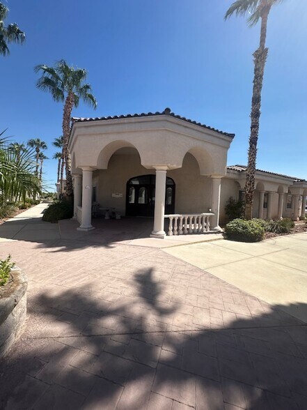 5860 S Pecos Rd, Las Vegas, NV à vendre - Photo de l’immeuble – Image 2 sur 13