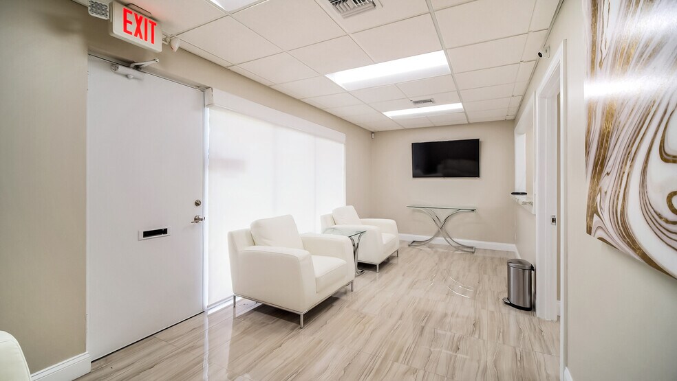 201 N University Dr, Plantation, FL à vendre - Photo de l’immeuble – Image 3 sur 16