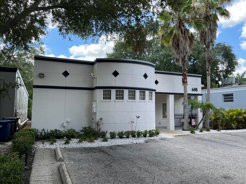 608 S Tampania Ave, Tampa, FL à louer - Photo de l’immeuble – Image 2 sur 37