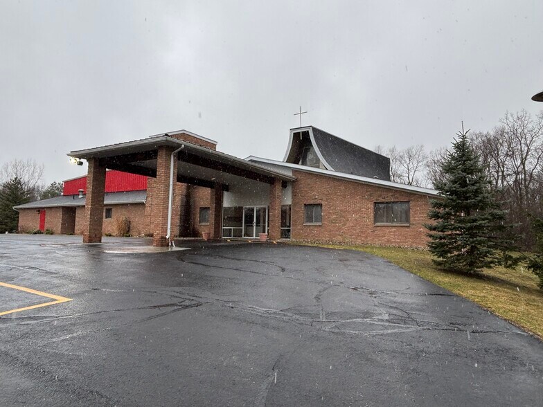 961 E Maple St, Holly, MI à vendre - Photo principale – Image 1 sur 41