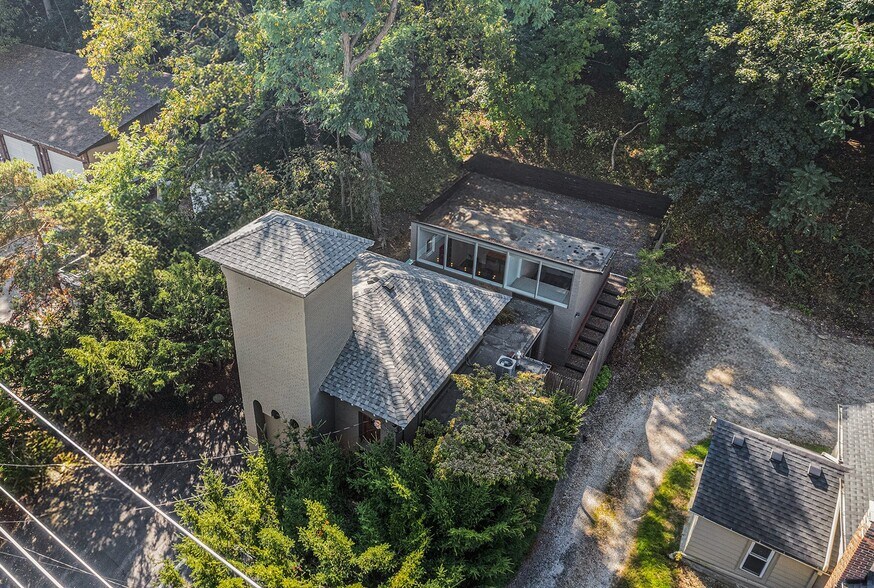 916 Fuller St, Ann Arbor, MI à vendre - Photo de l’immeuble – Image 2 sur 6