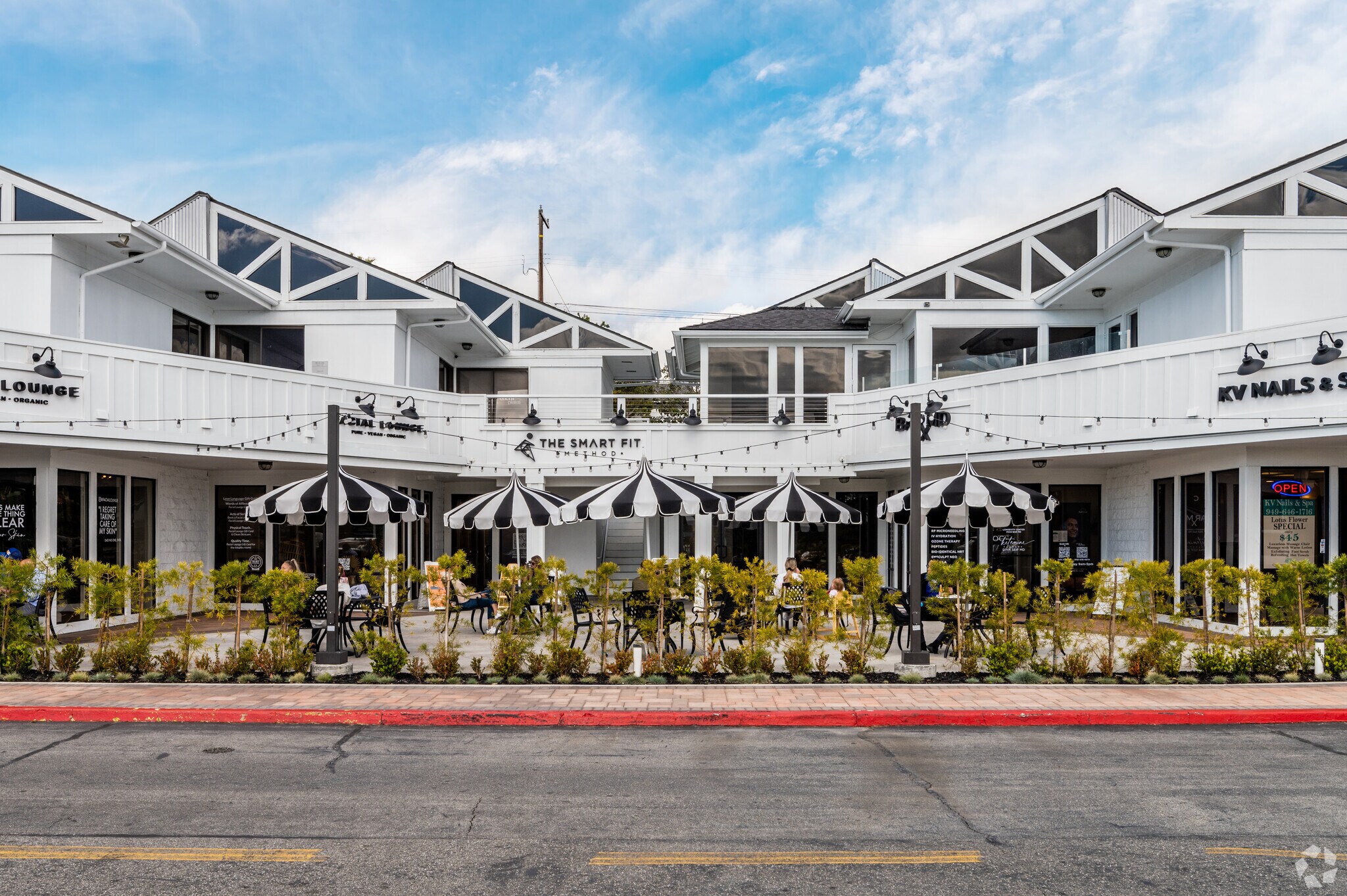 2651-2675 Irvine Ave, Costa Mesa, CA à louer Photo principale– Image 1 sur 32