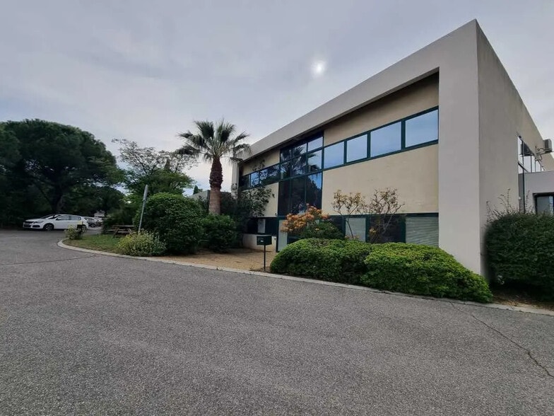 Bureau dans Les Pennes-Mirabeau à vendre - Photo de l’immeuble – Image 1 sur 10