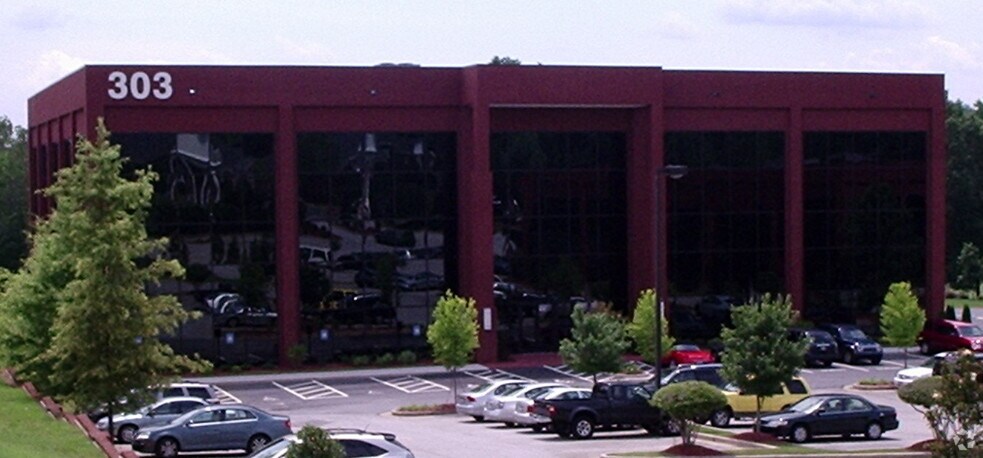 303 Corporate Center Dr, Stockbridge, GA à louer - Photo de l’immeuble – Image 2 sur 13