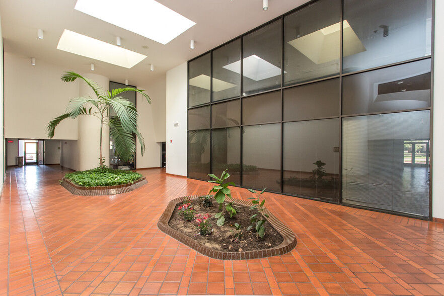1425 W Pioneer Dr, Irving, TX à louer - Photo intérieure – Image 3 sur 10